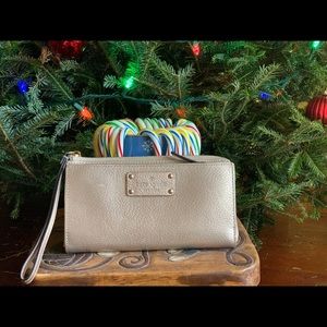 Kate Spade wristlet wallet ♠️